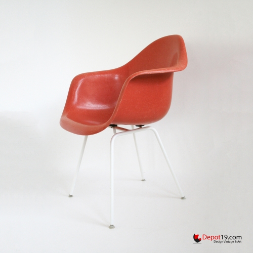 Vintage_Eames_DAX_chair_white_frame_orange_shell_Herman_miller_Fehlbaum_vitra_originals_depot_19_depot19_Olst_2.jpg