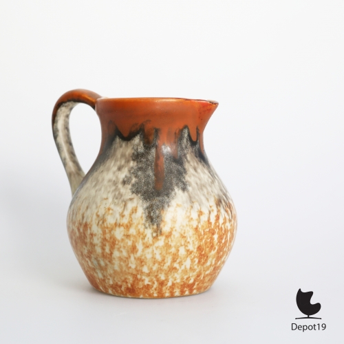 1907_Ceramics_Pottery_Pitcher_Arnhemsche_Fayencefabriek_vaas_kannetje_oranje_zwart_depot19_vintage_design_classics_olst_1.jpeg