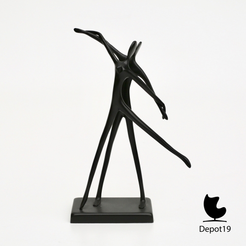 Modern_art_metal_Bronze_sculpture_statue_man_woman_ballet_dancing_by_Bordul_Khalique_depot_19_9.jpg