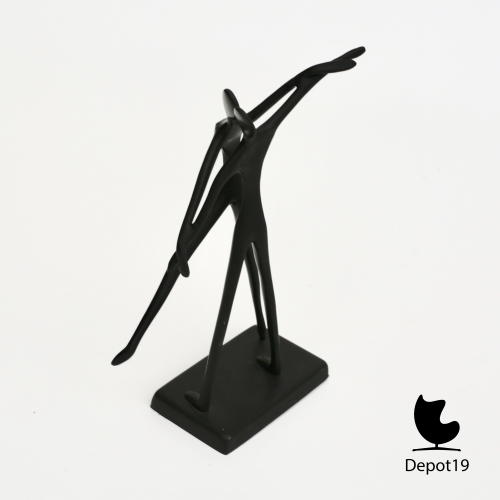 Modern_art_metal_Bronze_sculpture_statue_man_woman_ballet_dancing_by_Bordul_Khalique_depot_19_2.jpg