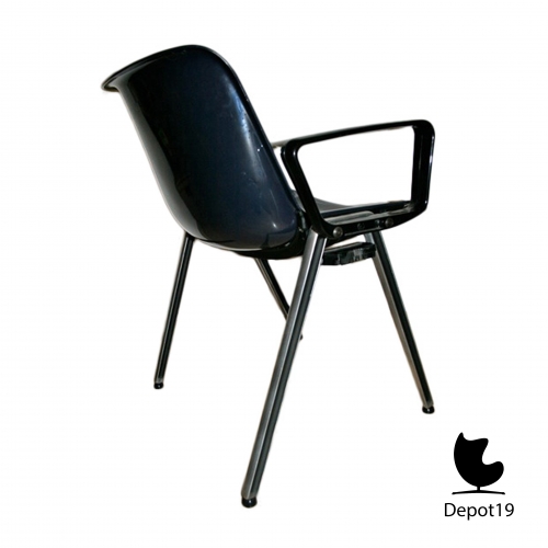 Osvaldo_Borsani_1968_Modus_sm203_chair_Italian_design_stackable_blue_depot_19_Olst_4.jpg