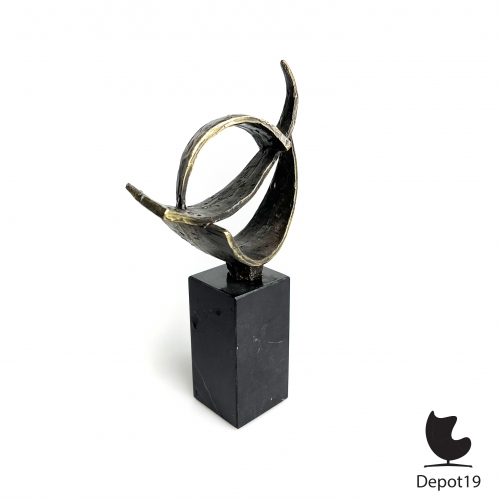 Sculpture_Bernadette_Leijdekkers_1948_Composition_with_Arcs_3.jpg