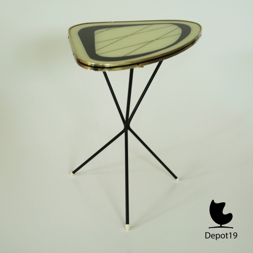 depot_19_Mid_Century_50s_Atomic_Small_Coffee_Table_Side_Table_Plant_Stand_Triangle_Shape_atomic_style_Modernist_Rietveld_era_glass_wire_4.jpg