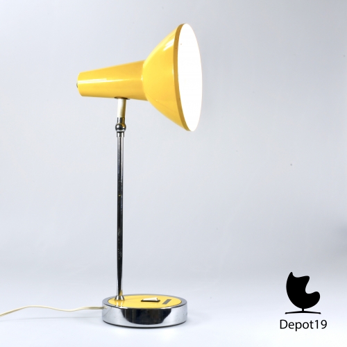 Gino_Sarfatti_style_table_lamp_1970s_yellow_chrome_marked_made_in_Italy_depot_19_Olst_5.jpg