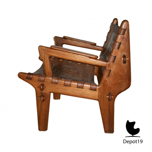 traditional_Peruvian_Easy_chair_E_Banisteria_and_T_Caivinagua_1950s_depot_19_2.jpg