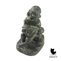Austin_Prod_inc_sculpture_1960s_signed_of_Girl_with_doll_brass_bronskleur_attr_Klara_Sever_Depot_19_Olst_1b