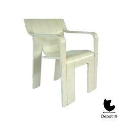 Alternative view of Gijs Bakker Castelijn Stripstoel met armleuningen wit 1974