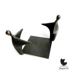 Alternative view of Corry Ammerlaan Artihove brons sculptuur blocnotehouder jaren negentig