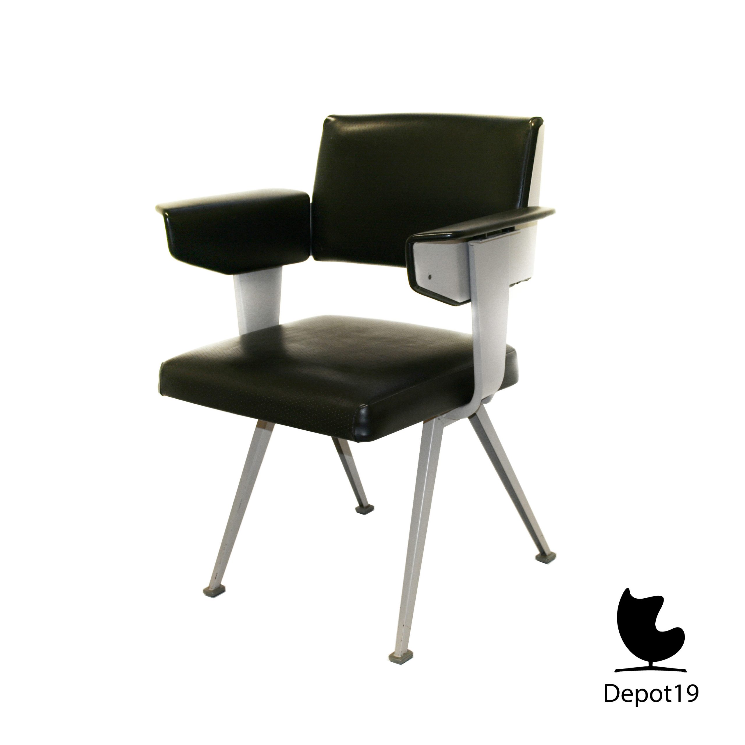 Friso Kramer Ahrend resort stoel door Ahrend de Cirkel 1960 zwart