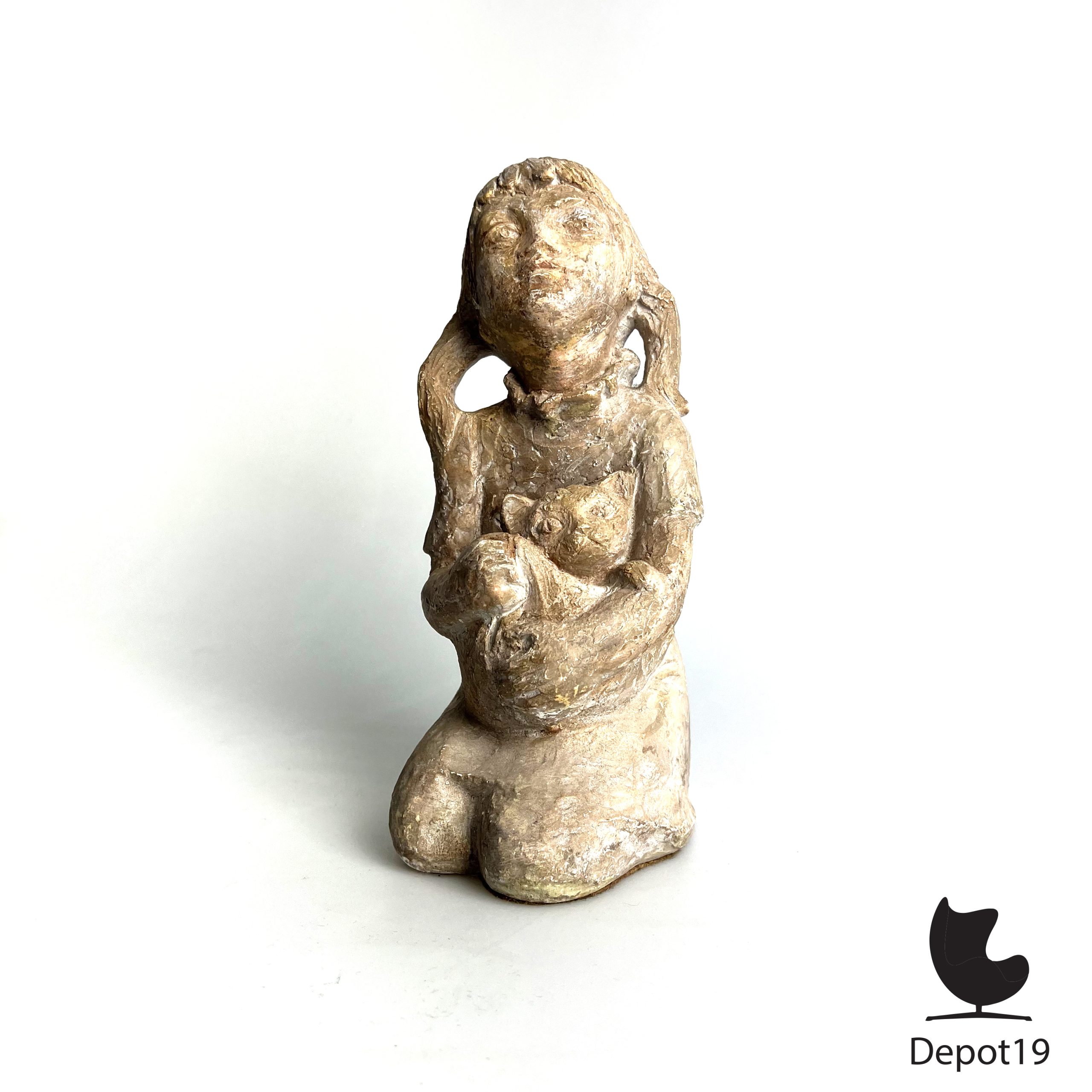 Sculptuur Klara Sever Austin productions Meisje met pop 1975 - Afbeelding 6