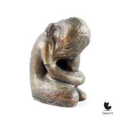 Alternative view of Klara Sever Sculptuur Austin productions knielend meisje 1970s