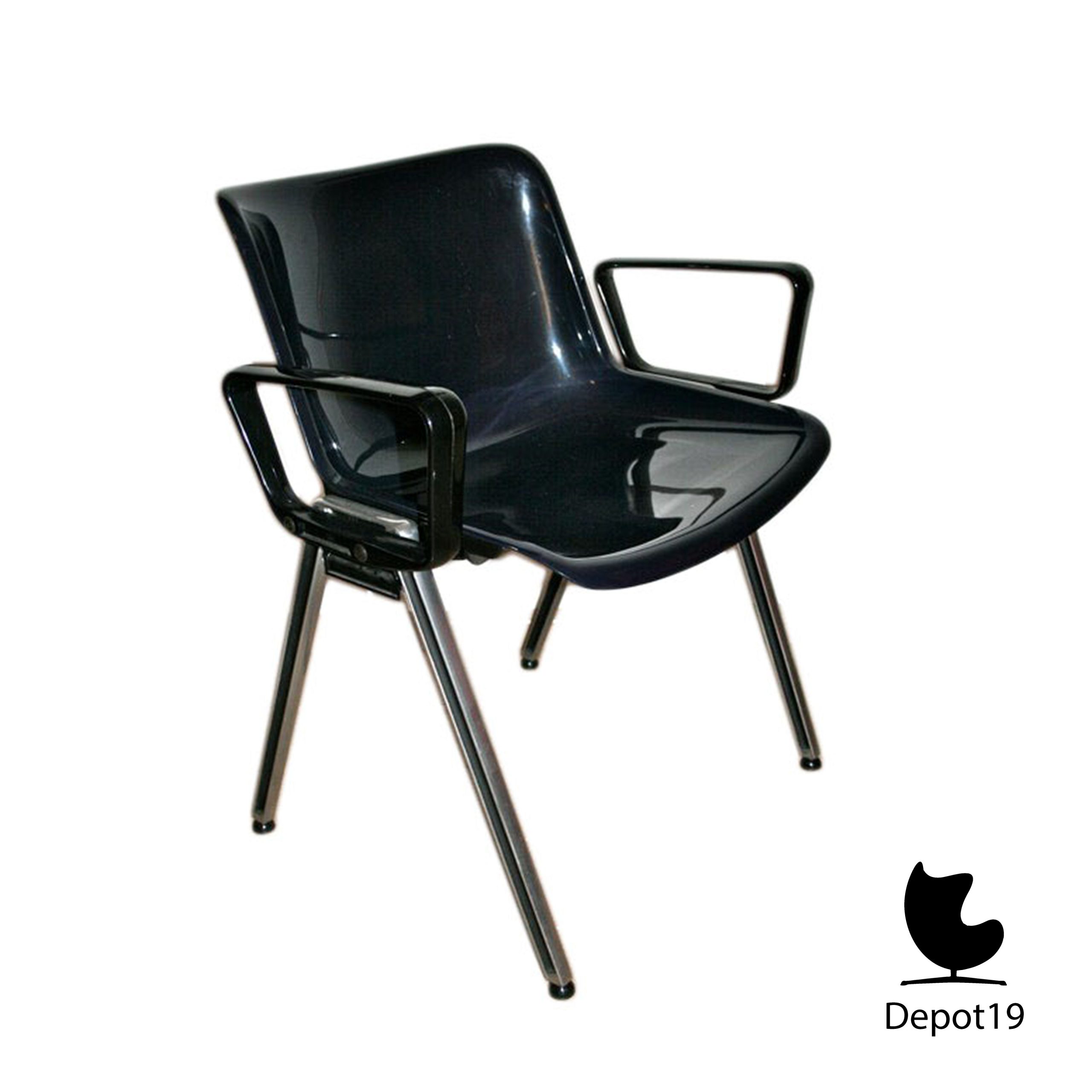 Osvaldo Borsani Modus SM203 stoel Tecno