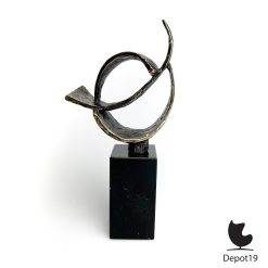 Alternative view of Sculptuur brons Bernadette Leijdekkers De Wind in de Zeilen