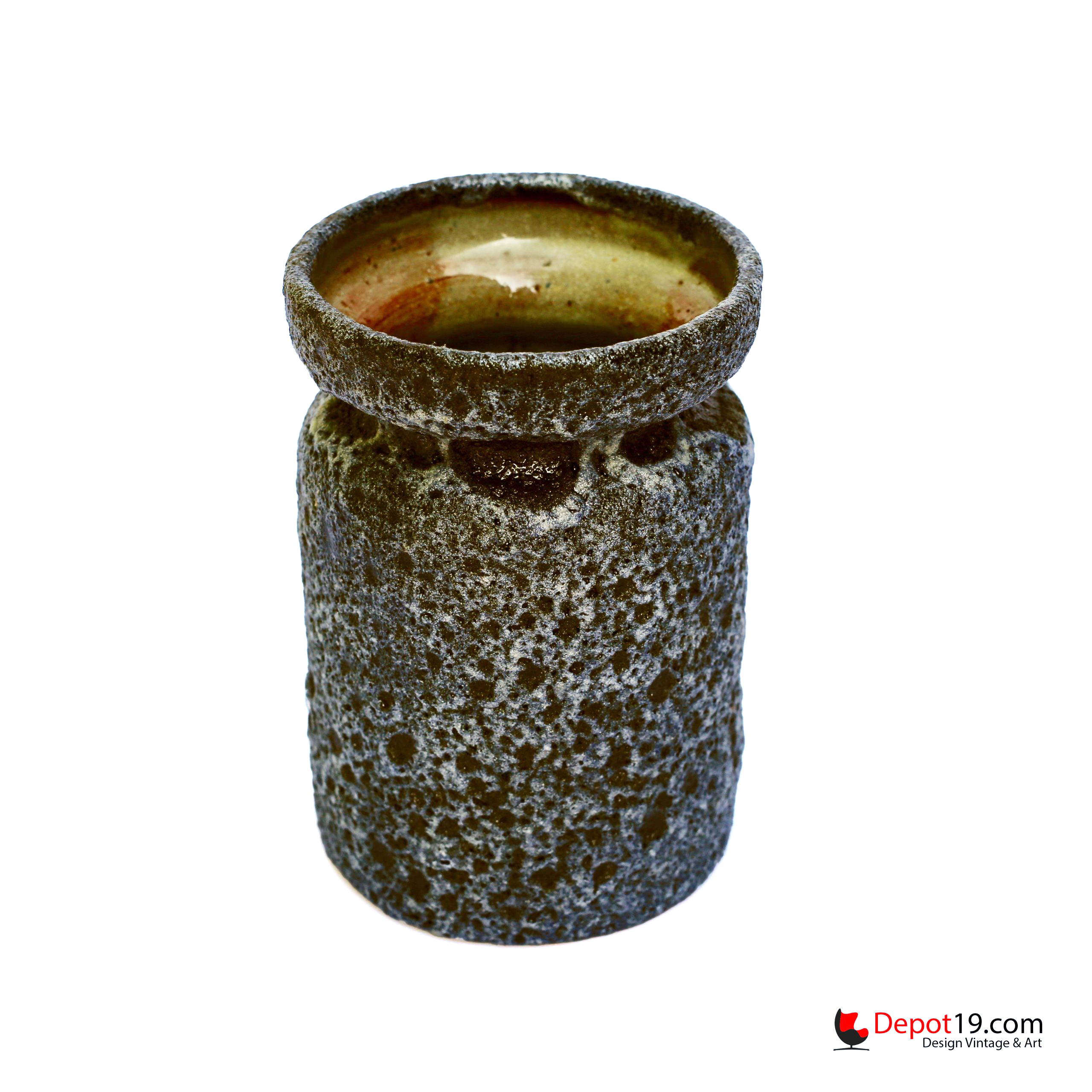 Steenuil_keramiek_vaas_Rijswijk_Henk_Goosens_Fat_lava_bruisglazuur_Hoogte_185_mm_depot_19_olst wit