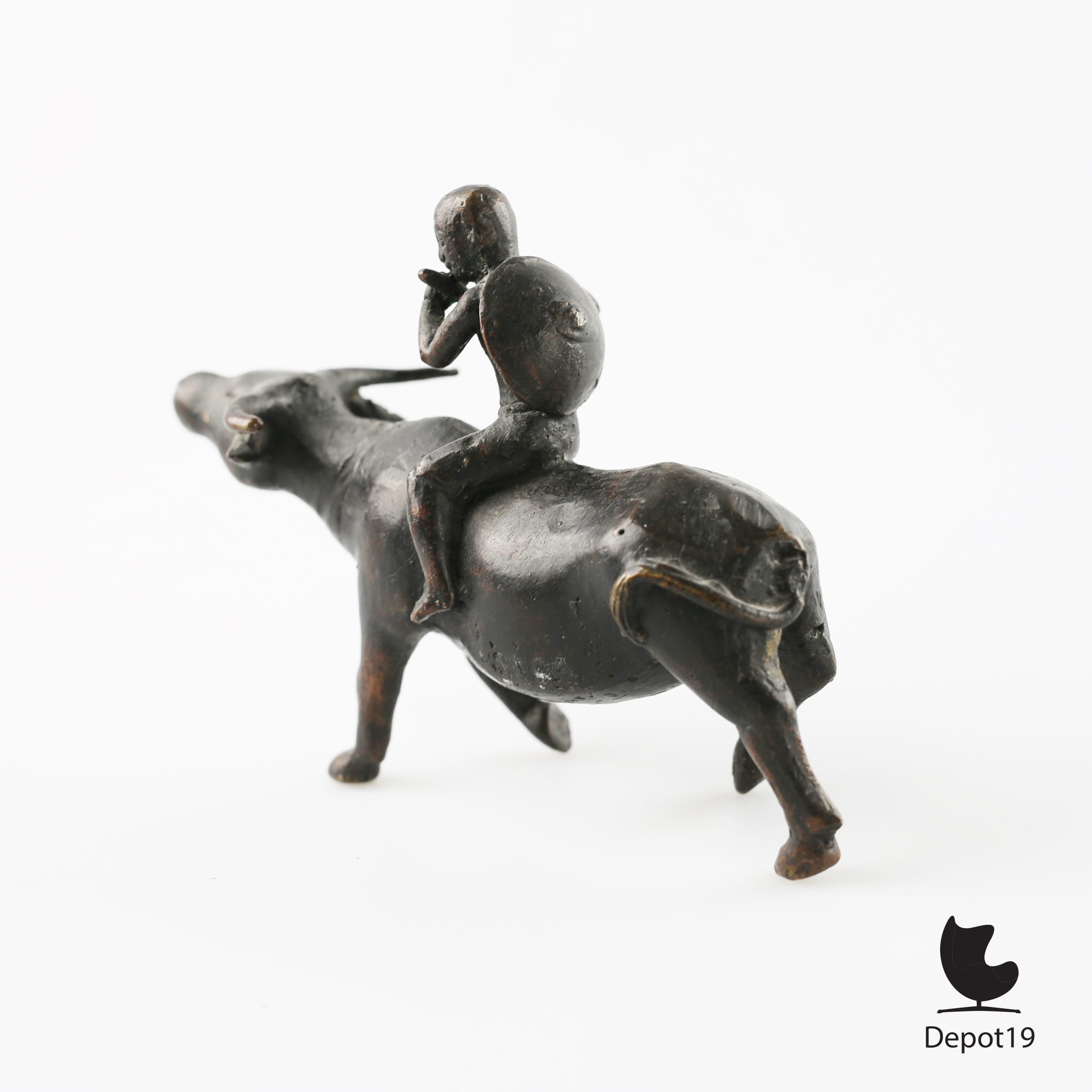 Traditioneel Aziatische sculptuur Fluitspeler berijdt een os - Afbeelding 6