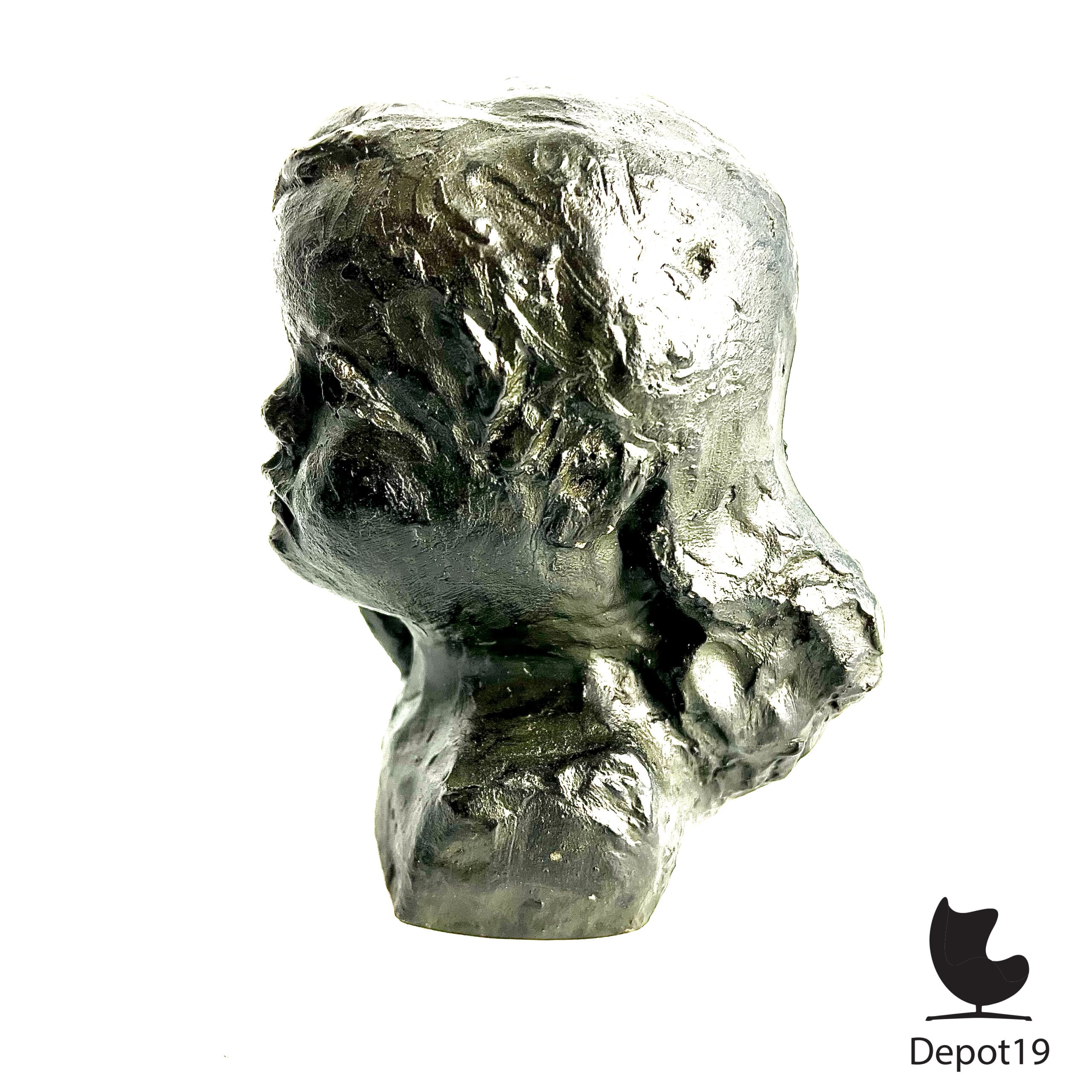 Sculptuur Truus Coumans meisjesportret Polystone beeld 1981 - Afbeelding 2