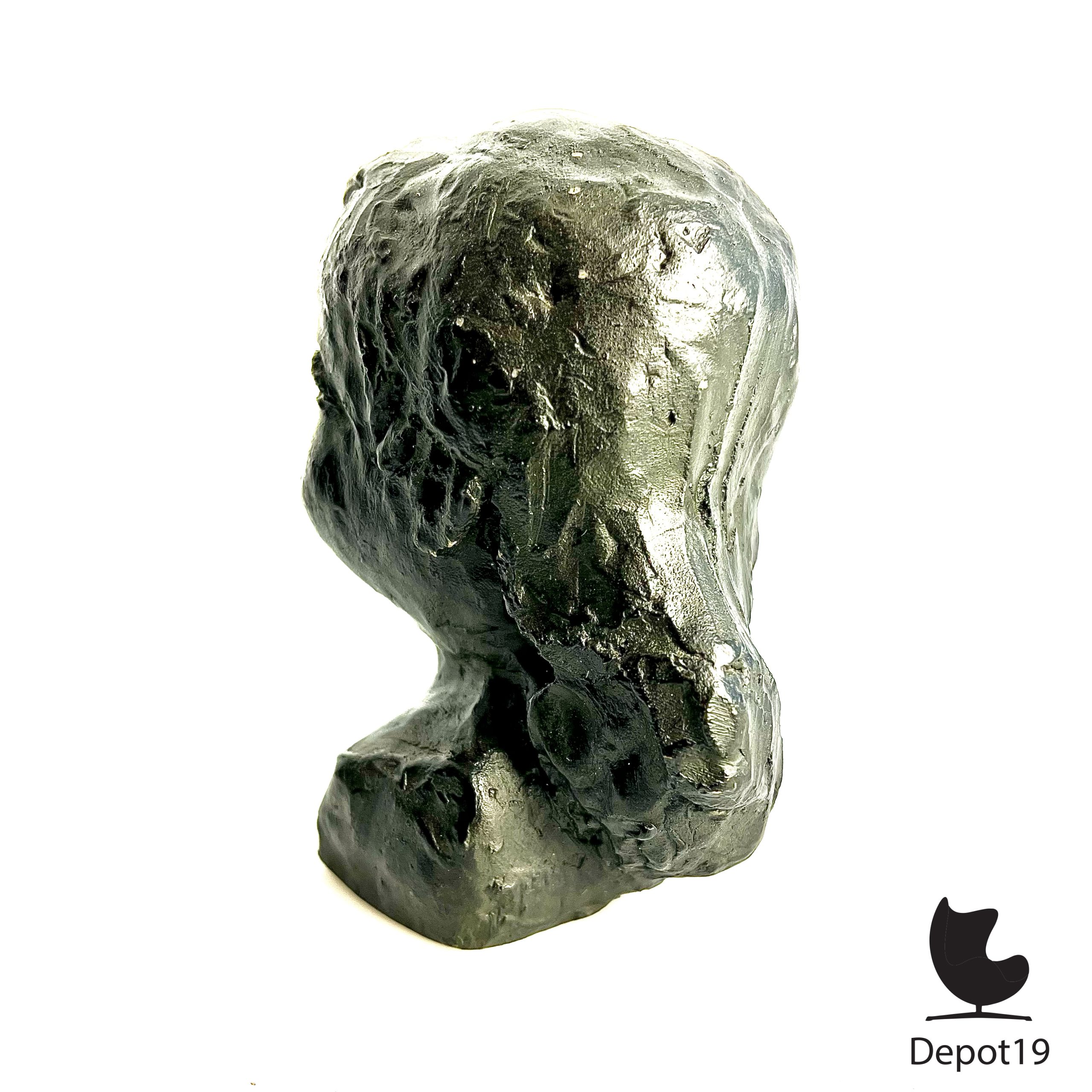 Sculptuur Truus Coumans meisjesportret Polystone beeld 1981 - Afbeelding 3