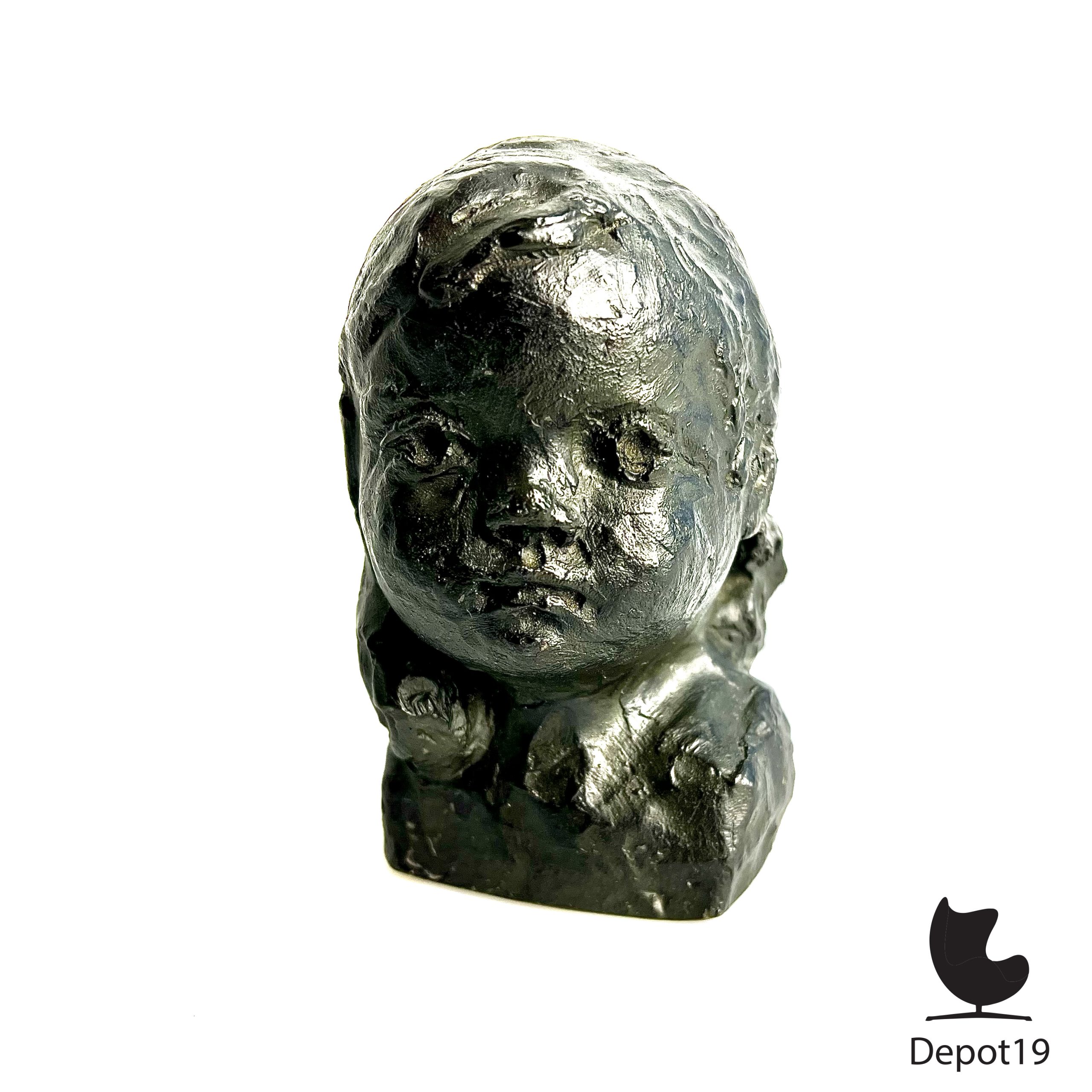 Sculptuur Truus Coumans meisjesportret Polystone beeld 1981 - Afbeelding 4