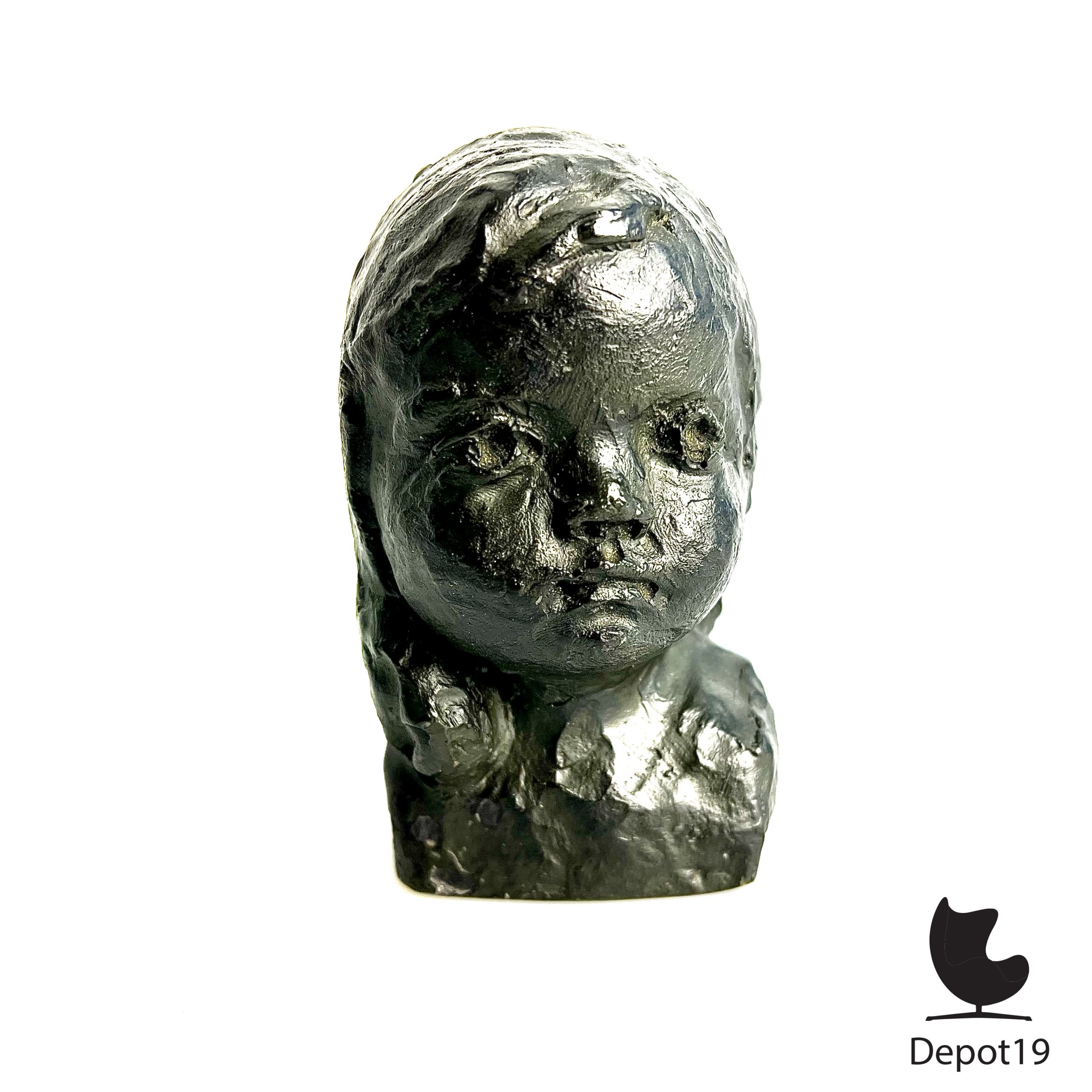 Sculptuur Truus Coumans meisjesportret Polystone beeld 1981 - Afbeelding 5