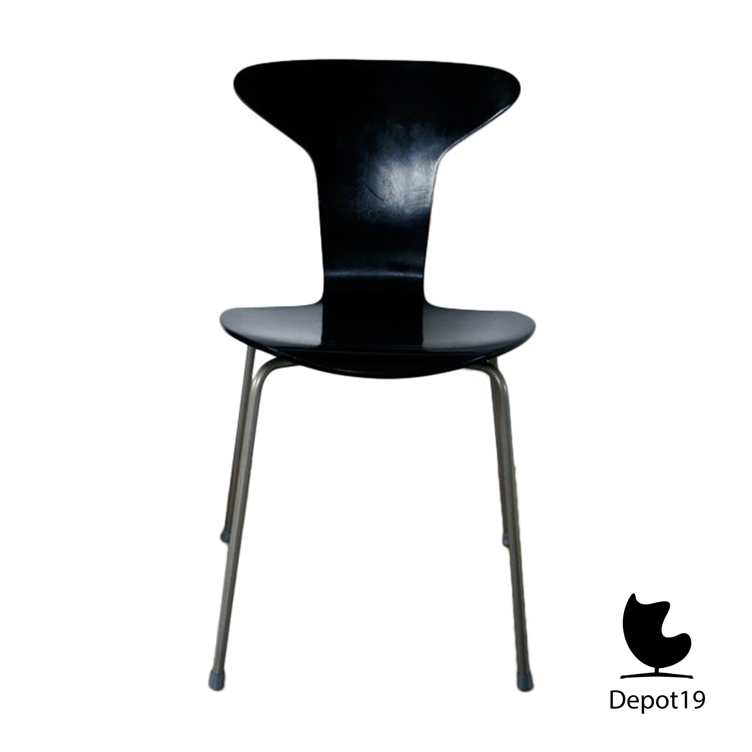 Arne Jacobsen 3105 Mug stoel Fritz Hansen 1955