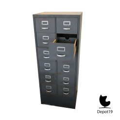 Alternative view of Gispen ladekast grote archiefkast 12 lades 1947