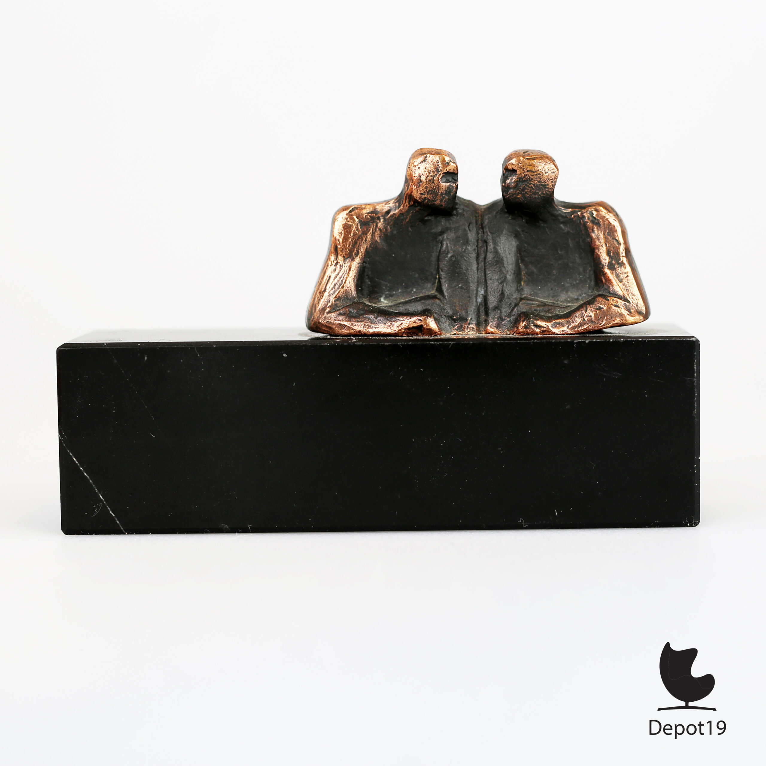 Dialogโ van Marc Jurriens, twee gestileerde figuren