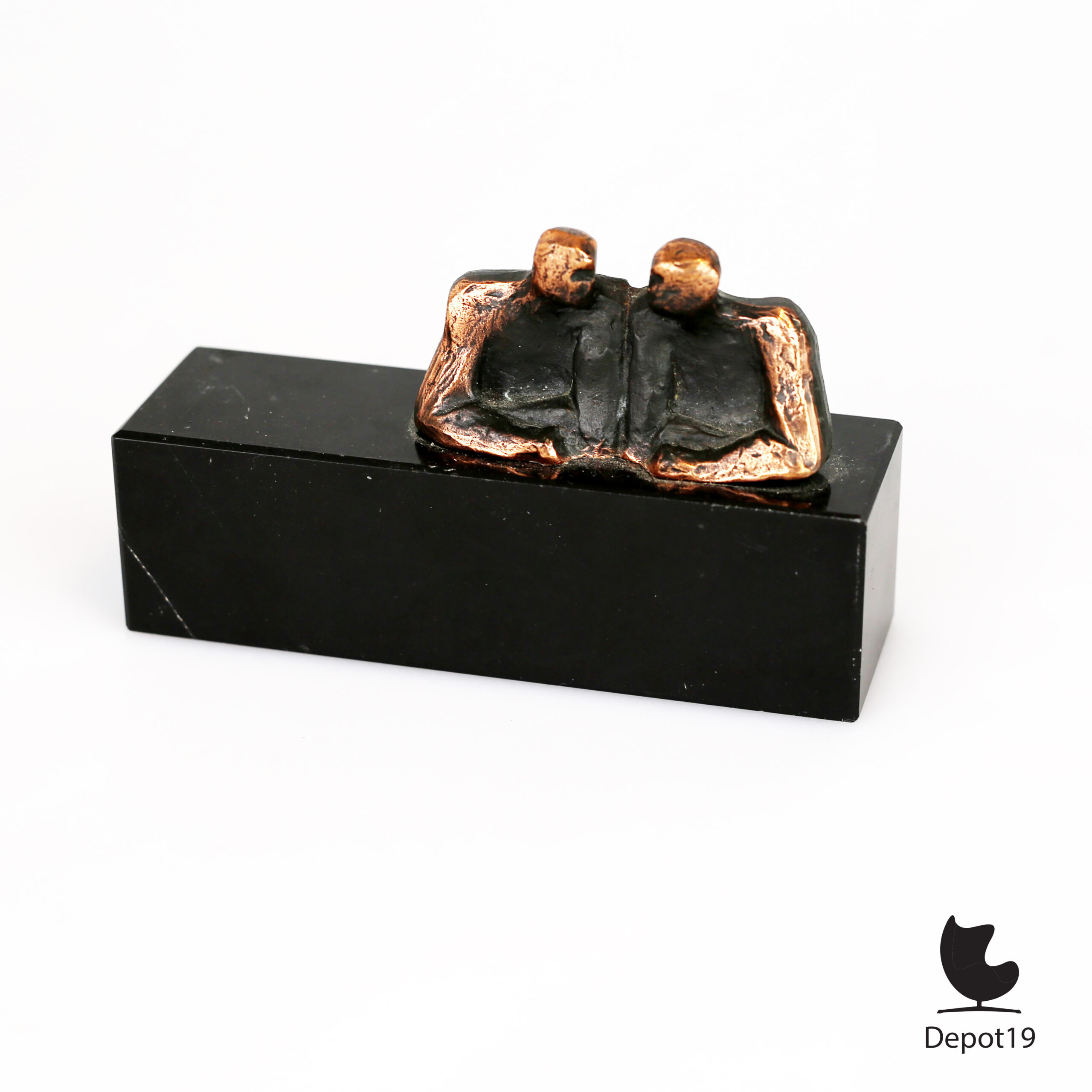 Dialogโ van Marc Jurriens, twee gestileerde figuren