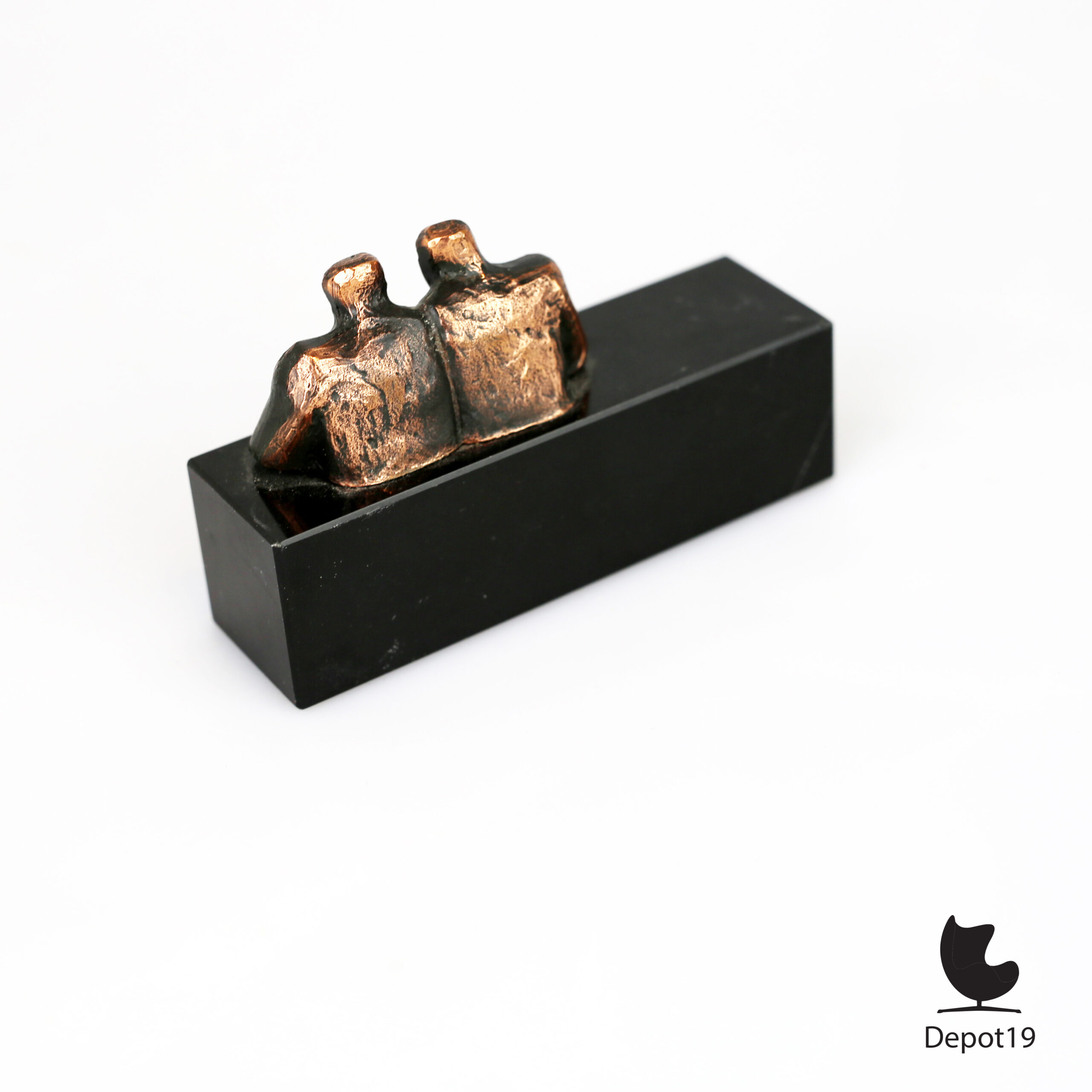 Dialogโ van Marc Jurriens, twee gestileerde figuren