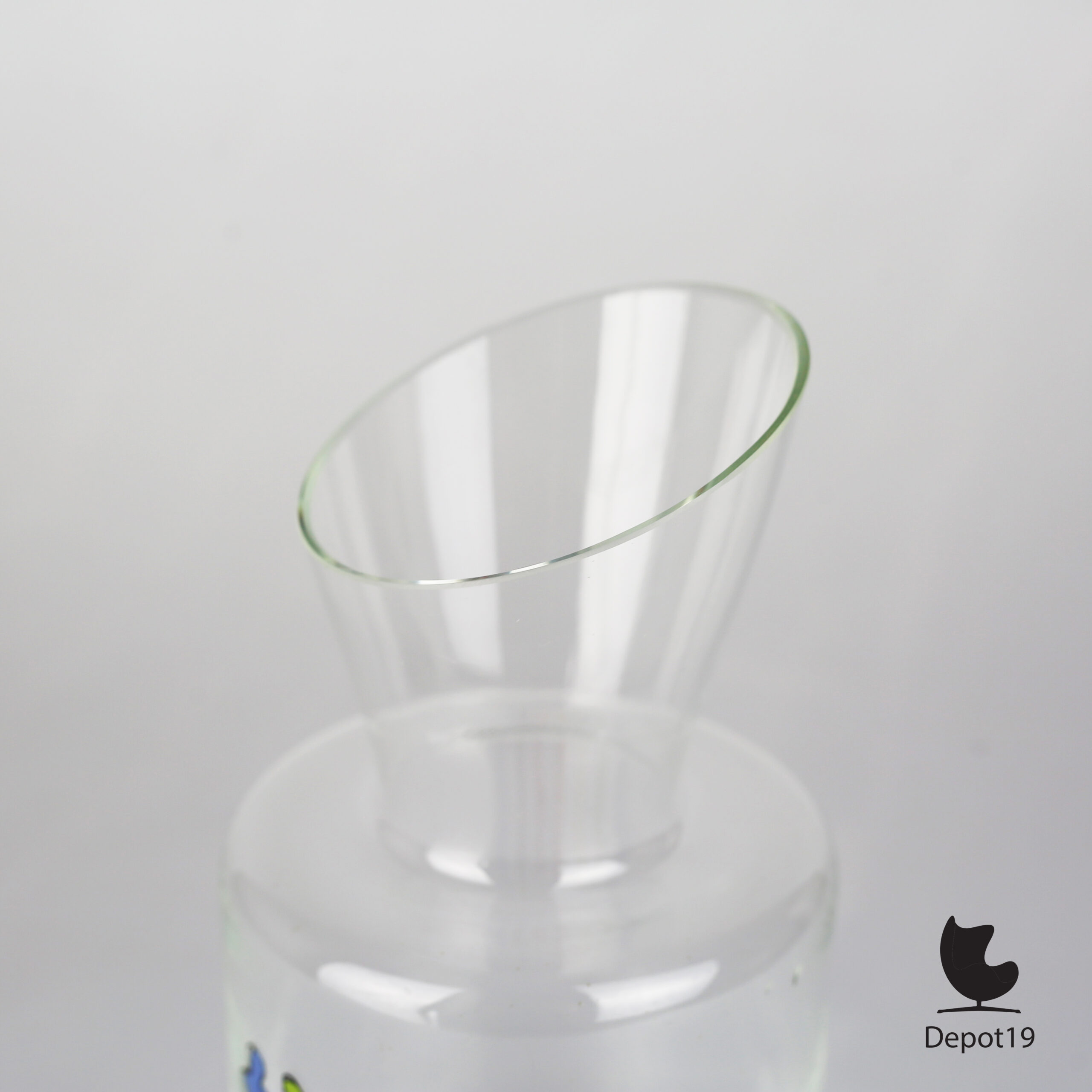 Corry Ammerlaan CAN karaf kleurrijke figuren Artihove ca 2000 rand