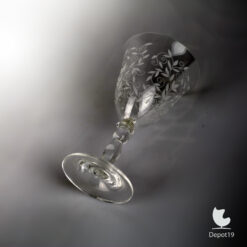 Rogaska Venetiaans gegraveerd kristalglas met bladmotief ca 1980s