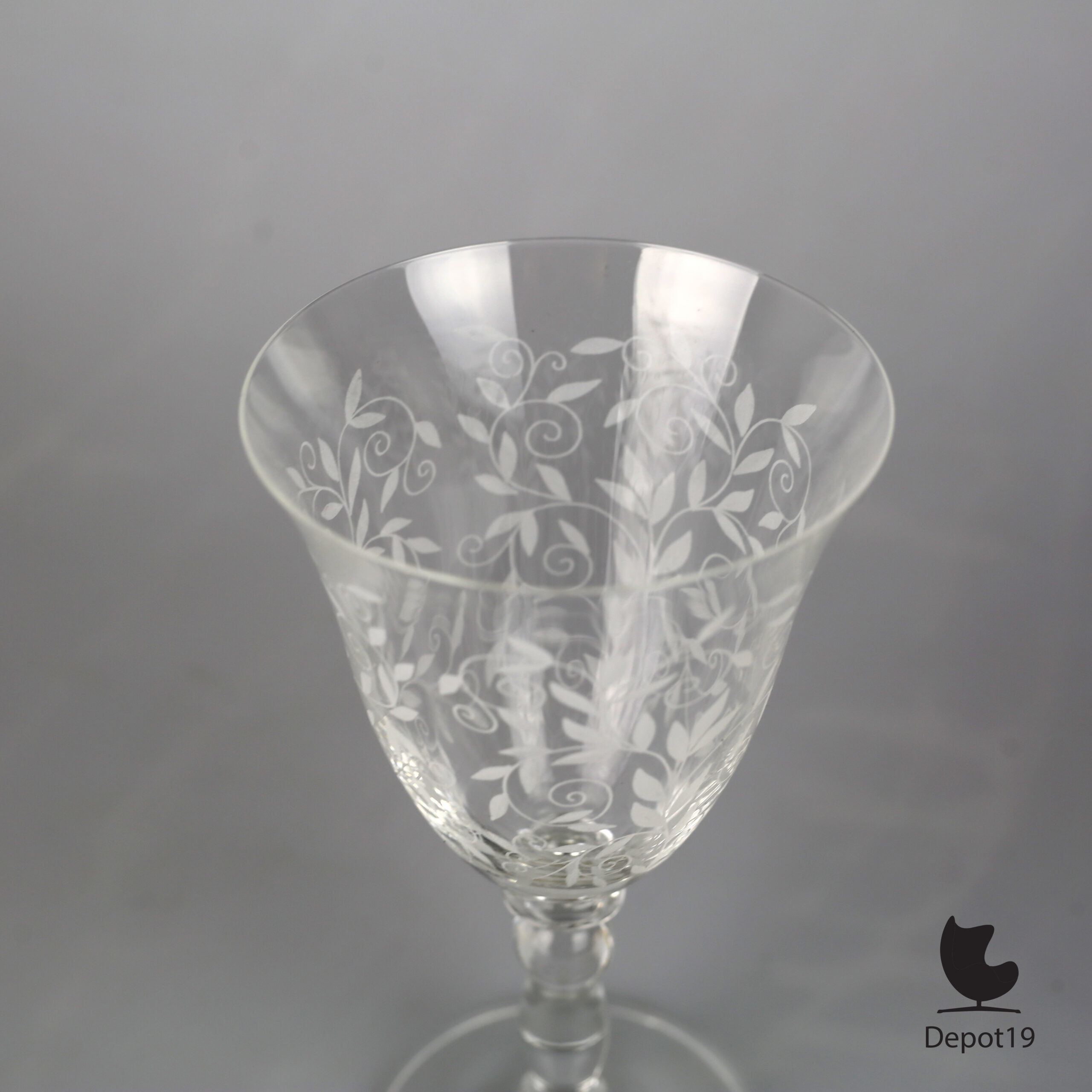 Rogaska Venetiaans gegraveerd kristalglas met bladmotief ca 1980s 2