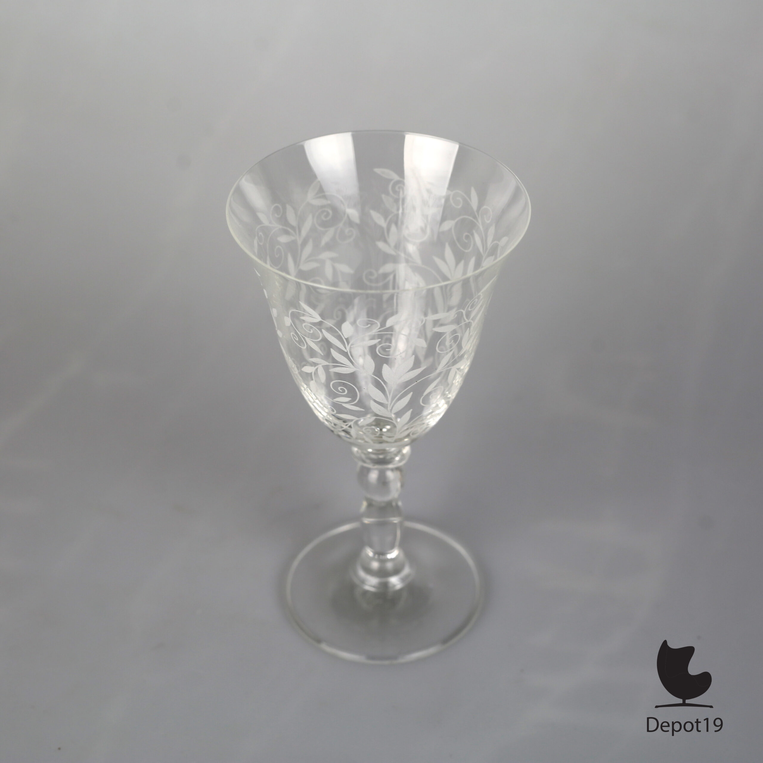 Rogaska Venetiaans gegraveerd kristalglas met bladmotief ca 1980s 3