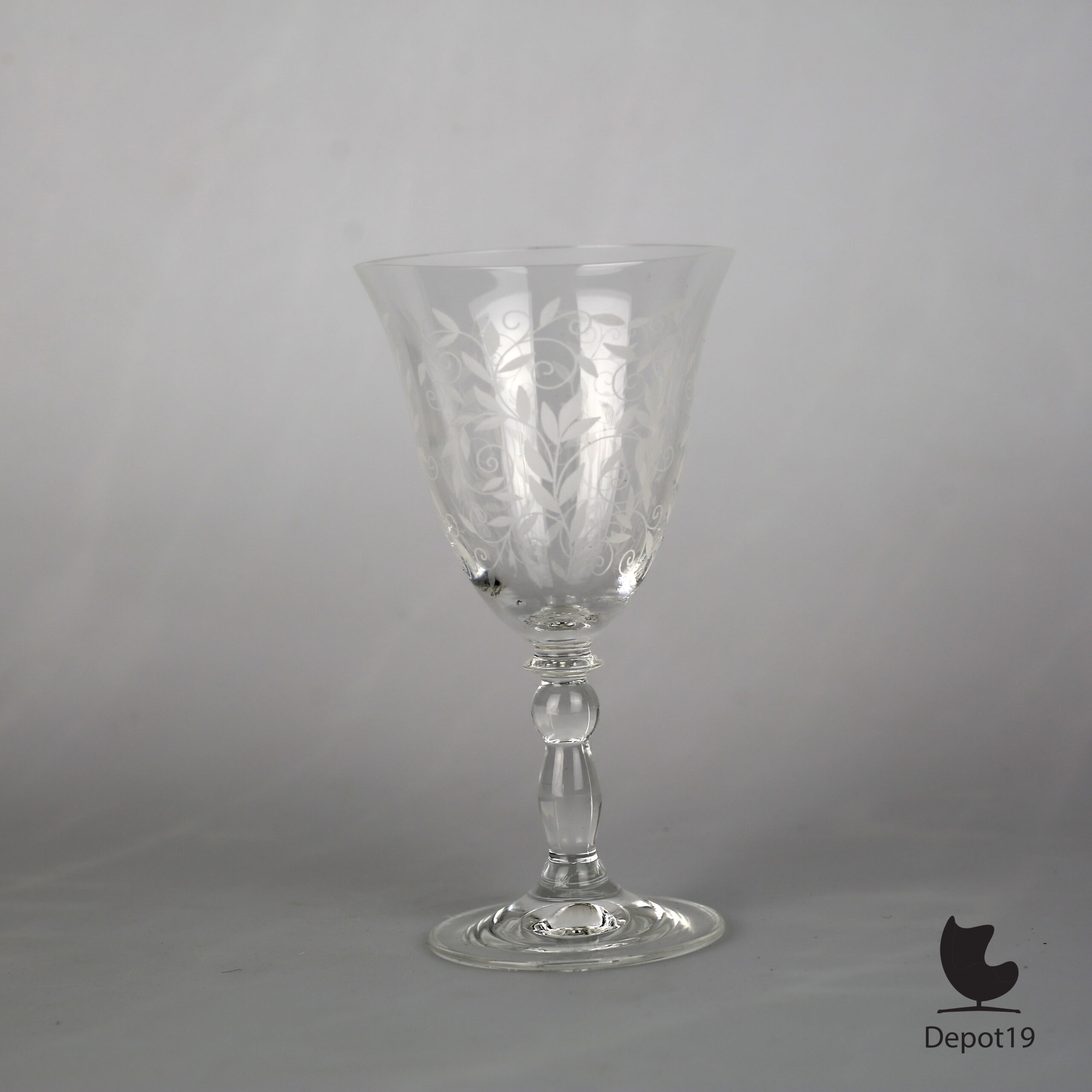 Rogaska Venetiaans gegraveerd kristalglas met bladmotief ca 1980s 4