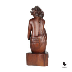 A.A. Fatimah art-deco houtsnijwerk Bali houten beeld vrouw zittend ca 1930 2
