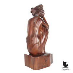 A.A. Fatimah art-deco houtsnijwerk Bali houten beeld vrouw zittend ca 1930 4