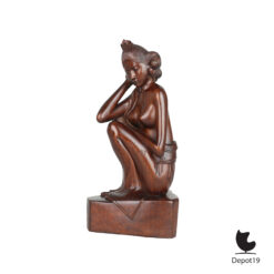 A.A. Fatimah art-deco houtsnijwerk Bali houten beeld vrouw zittend ca 1930 6
