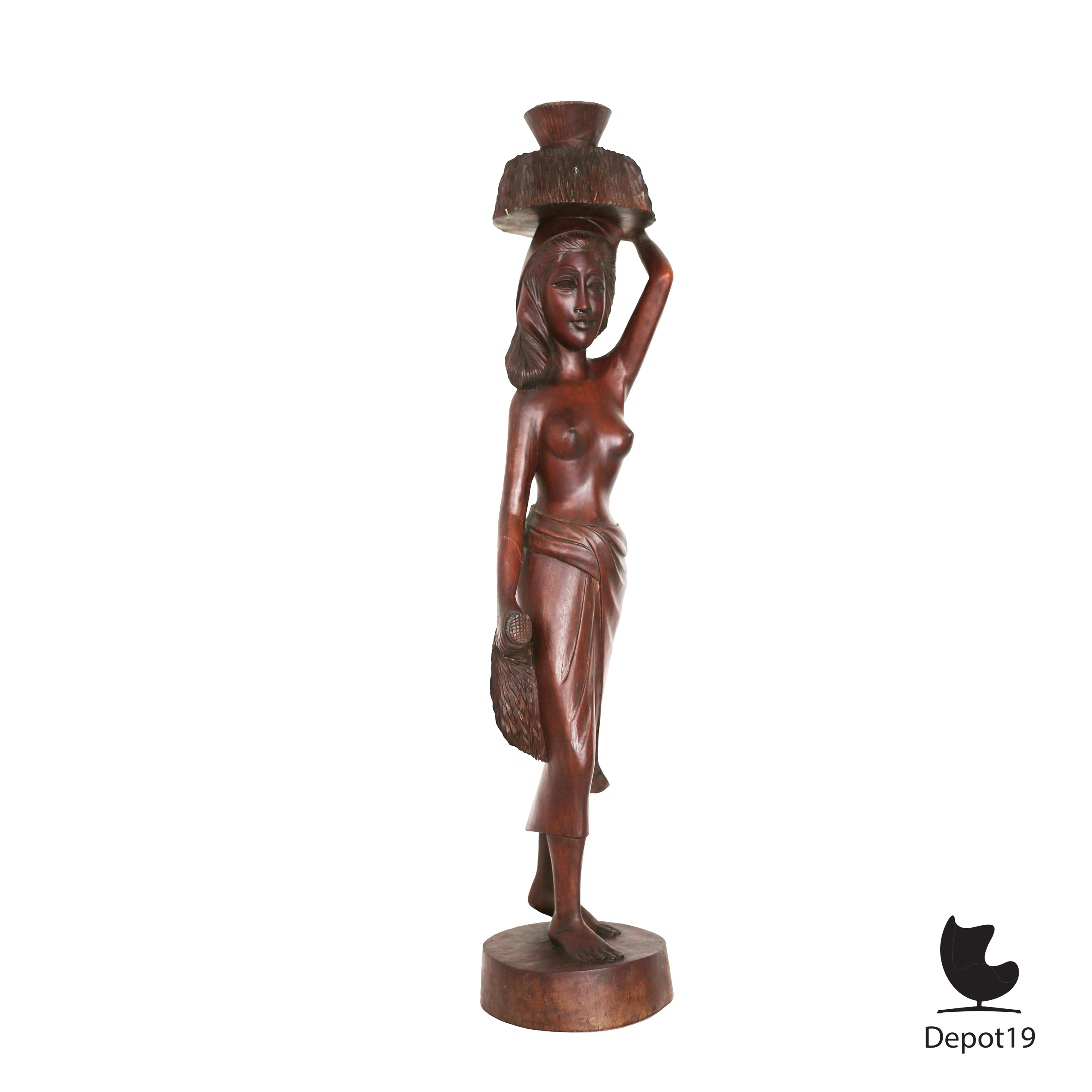 Balinees houtsnijwerk Fatimah style vrouw met mand ca 1950 1