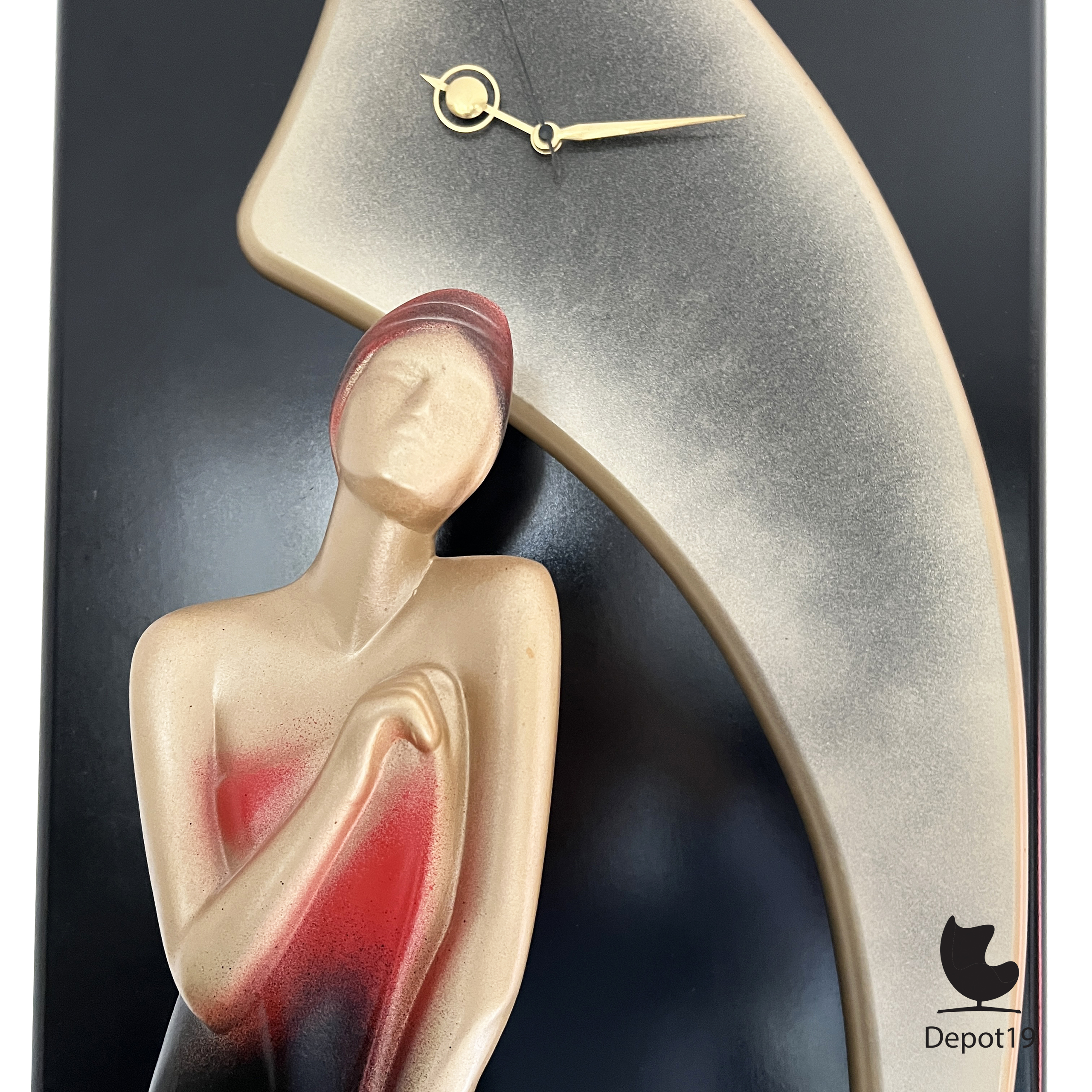 Sculpturale wandklok Reimax Holland Art Deco revival Nederland ca 1980 4